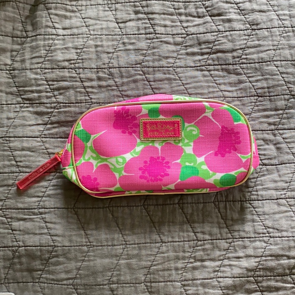 Lilly Pulitzer Estée Lauder makeup bag
